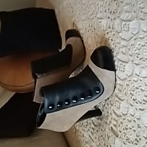 🌹EUC Gianni Bini Suede Booties